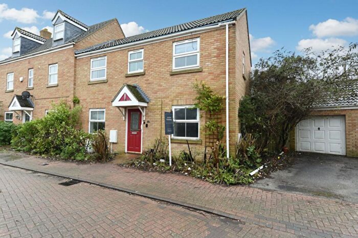 3 Bedroom End Of Terrace House For Sale In Jeffrey Drive, Sapley, PE28