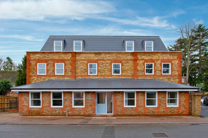 1 Bedroom Flat To Rent In Station Road, Bourne End, SL8