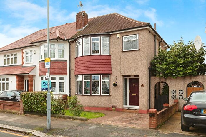 3 Bedroom Semi Detached House For Sale In Penrith Road, Ilford, IG6