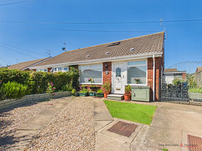 2 Bedroom Semi-Detached Bungalow For Sale In Westlands Road, Sproatley, HU11
