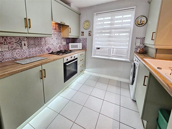 2 Bedroom Flat For Sale In Sheridan Way, Sherwood, Nottingham, NG5