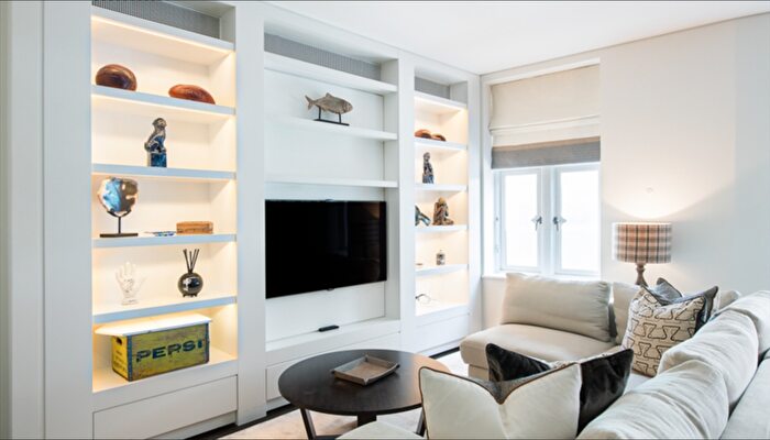 2 Bedroom Flat To Rent In Duke Street, London, W1K