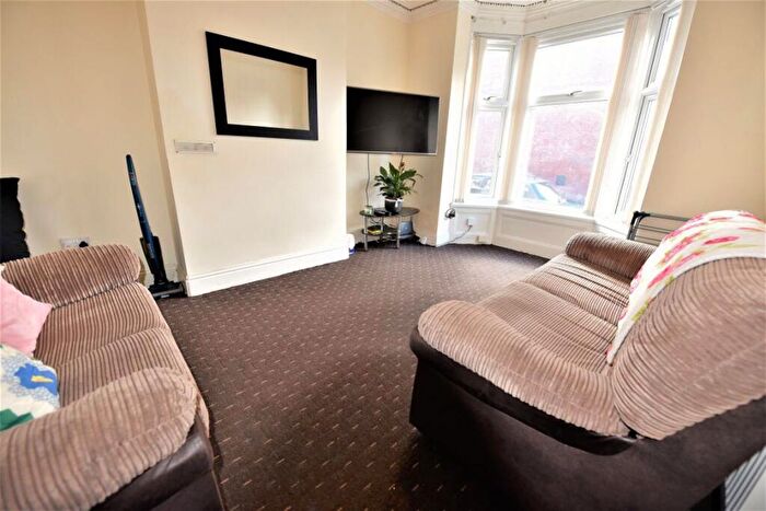 4 Bedroom House To Rent In Burley Lodge Road, LS6