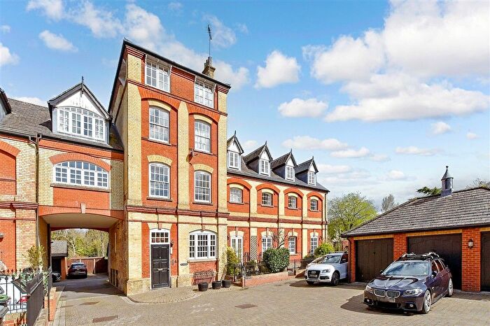 1 Bedroom Flat For Sale In Swan Street, West Malling, Kent, ME19