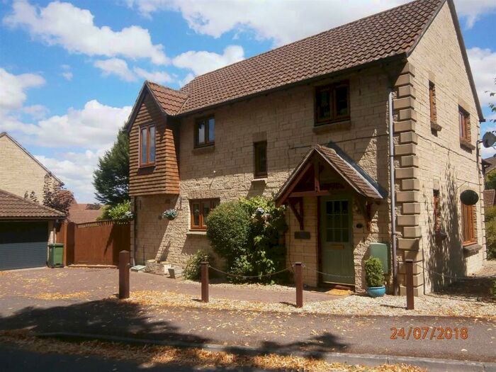 4 Bedroom Detached House To Rent In Calne, SN11