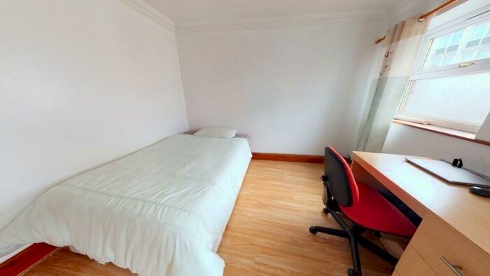 4 Bedroom Flat To Rent In Spenceley Street, University, Leeds, LS2