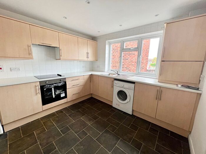 2 Bedroom Maisonette To Rent In High Street, Hornchurch, RM11