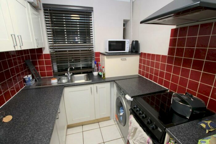 2 Bedroom Apartment To Rent In West Barnes Lane, New Malden, KT3
