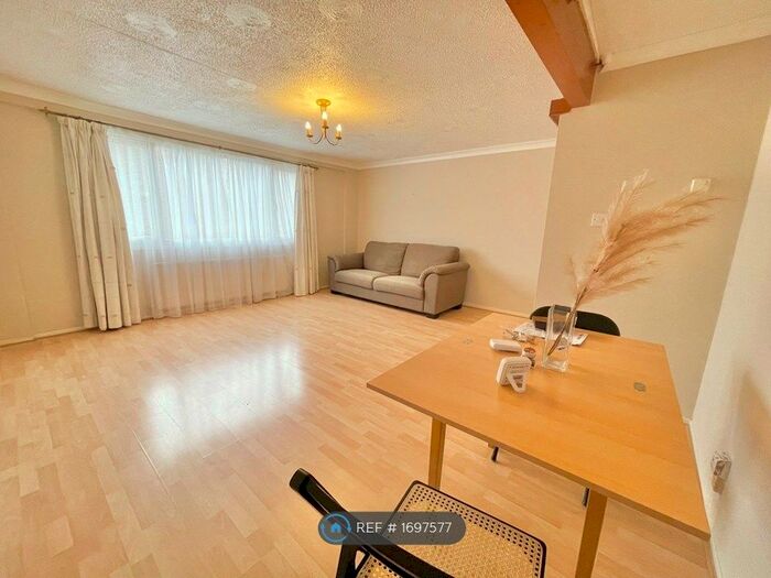 3 Bedroom Maisonette To Rent In Barnardo Drive, Ilford, IG6