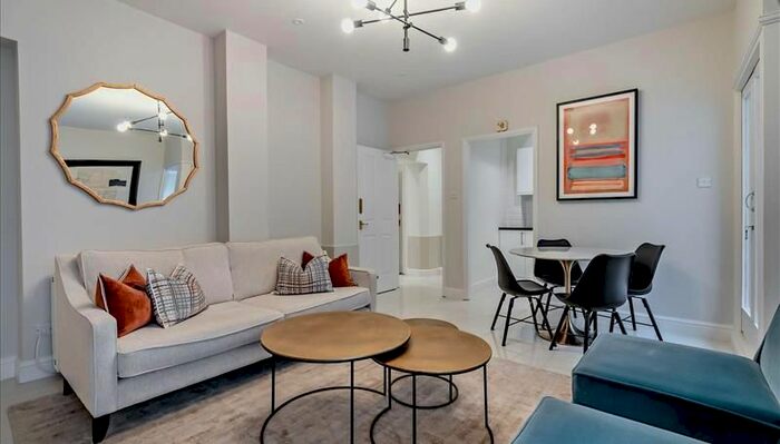 2 Bedroom Flat To Rent In Nottingham Place, Marylebone, W1U