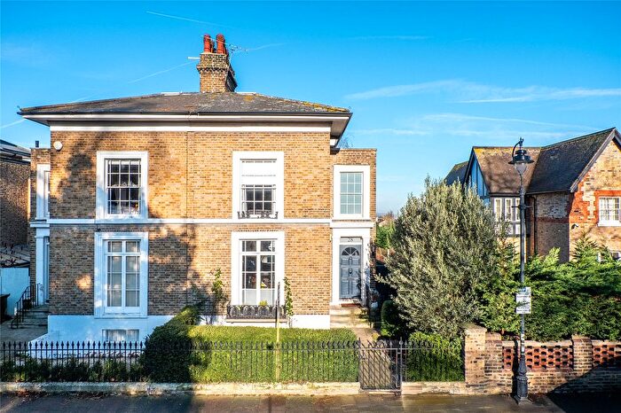 4 Bedroom Semi Detached House For Sale In Clarence Place, Gravesend, Kent, DA12