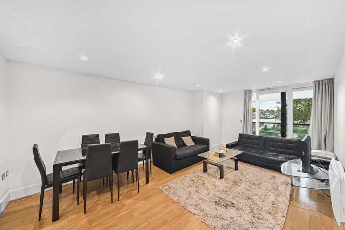 2 Bedroom Flat To Rent In St. George Wharf, London, SW8