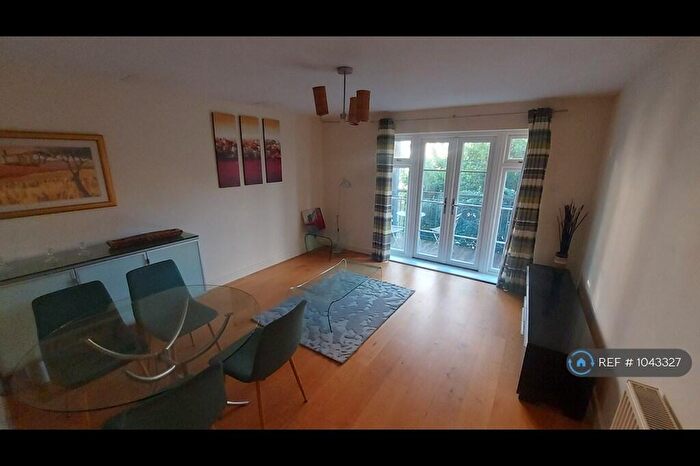 2 Bedroom Flat To Rent In Victory Place, London, E14