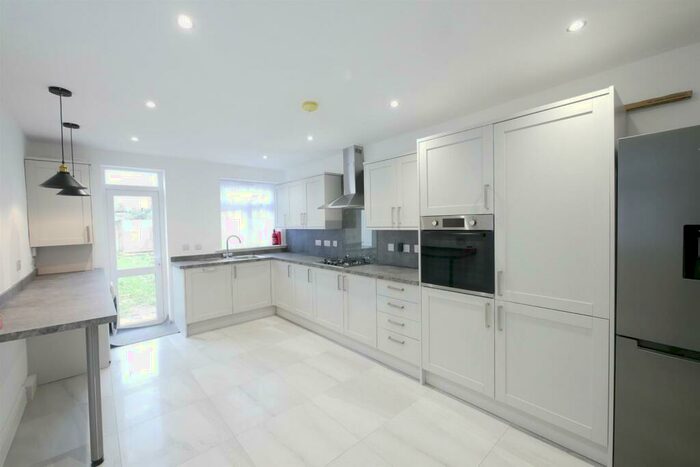 3 Bedroom Terraced House To Rent In Wanstead Park Road, Ilford, IG1