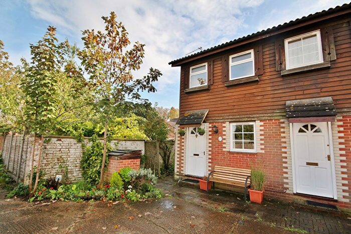 1 Bedroom End Of Terrace House To Rent In Kings Road, Woking, Surrey, GU21