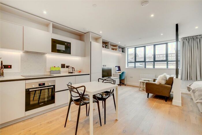 Apartment To Rent In Irene House, Balham High Road, London, SW12