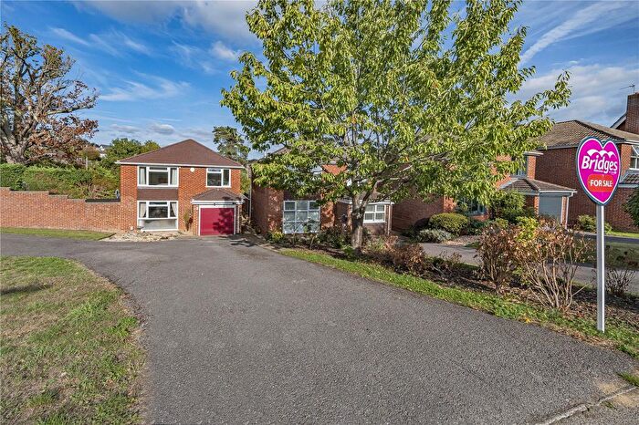 4 Bedroom Detached House For Sale In Chatsworth Grove, Farnham, Surrey, GU9