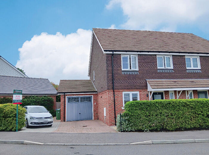 3 Bedroom Semi-Detached House For Sale In Longhurst Drive, Billingshurst, RH14