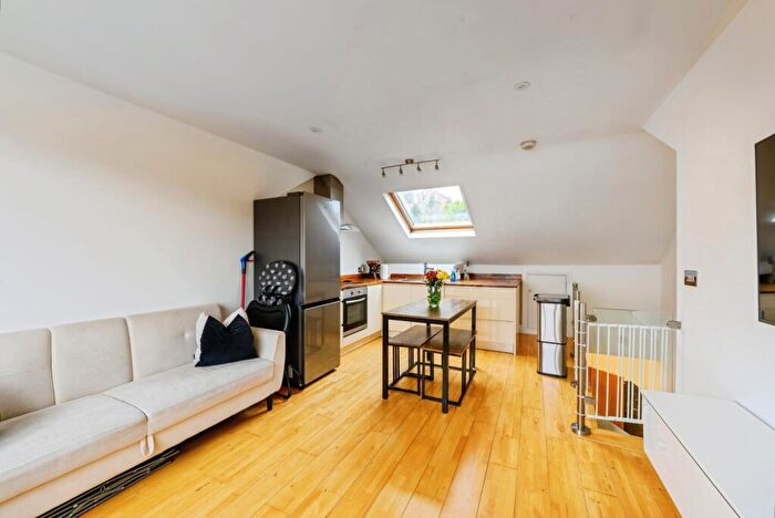 2 Bedroom Maisonette For Sale In Garlands Road, Redhill, Surrey, RH1