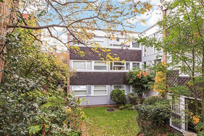 2 Bedroom Flat For Sale In Highsett, Cambridge, CB2