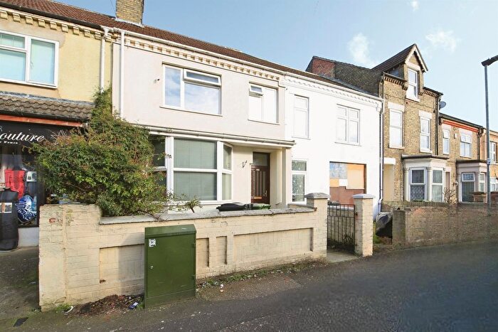 3 Bedroom Terraced House For Sale In Cromwell Road, Peterborough, PE1