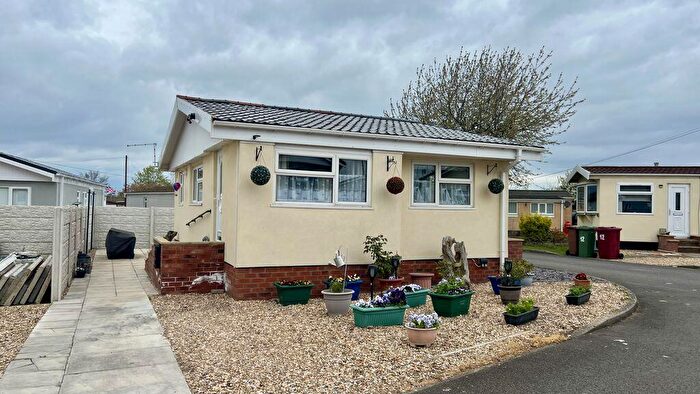 2 Bedroom Detached Bungalow For Sale In Maple Avenue, Charnwood Park Estate, Scunthorpe, DN15