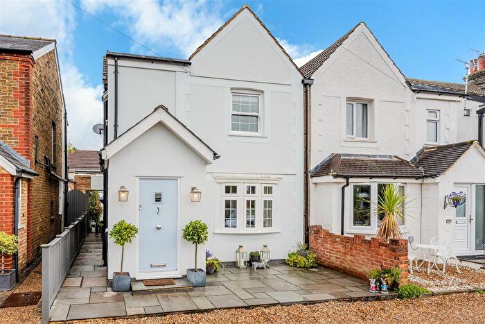 2 Bedroom Semi-detached House For Sale In Carters Road, Epsom, KT17