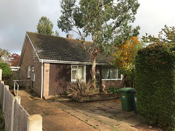 3 Bedroom Semi-detached Bungalow For Sale In Whitelands, Fakenham, NR21