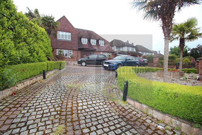 6 Bedroom Detached House For Sale In Greenbrook Avenue, Barnet, EN4