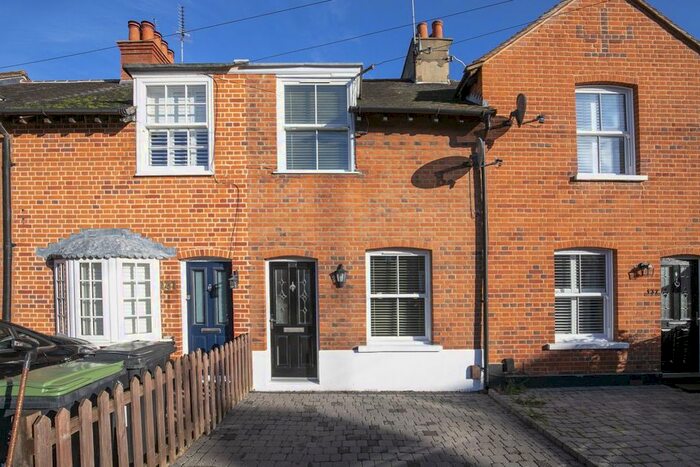 2 Bedroom Property To Rent In Smarts Lane, Loughton, IG10