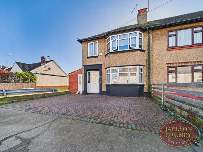 3 Bedroom Semi Detached House For Sale In The Headlands, The Headlands, NN3