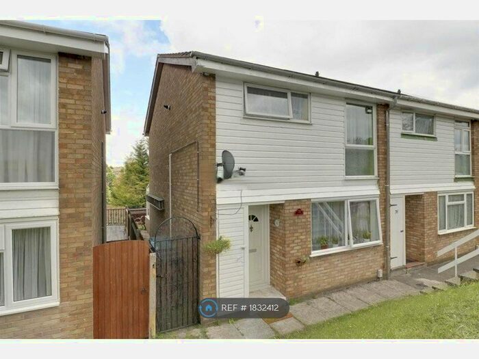 3 Bedroom Terraced House To Rent In Buchanan Drive, Luton, LU2