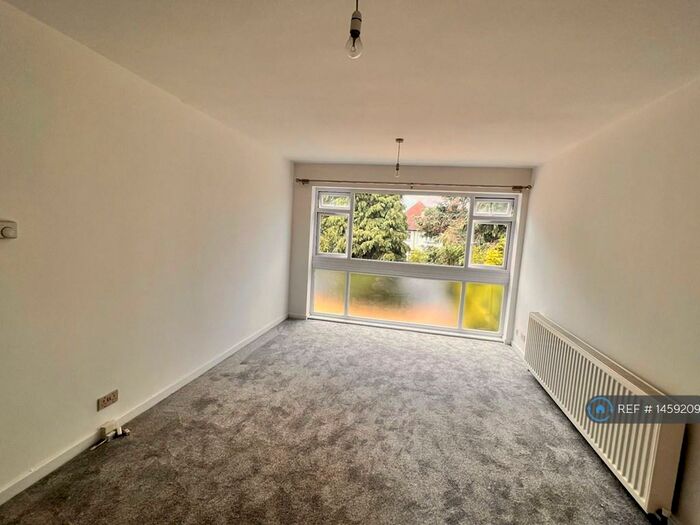 2 Bedroom Flat To Rent In Widmore Road, Bromley, BR1