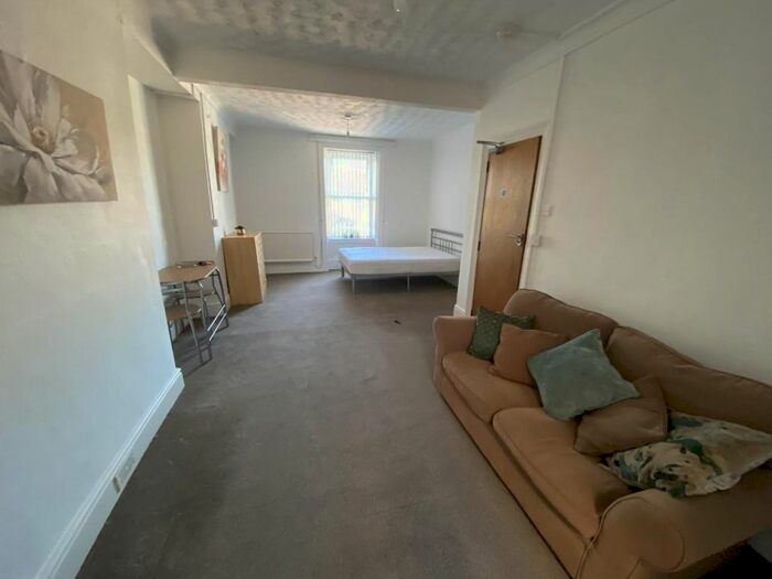 1 Bedroom Flat To Rent In Glanmor Terrace, Burry Port, SA16