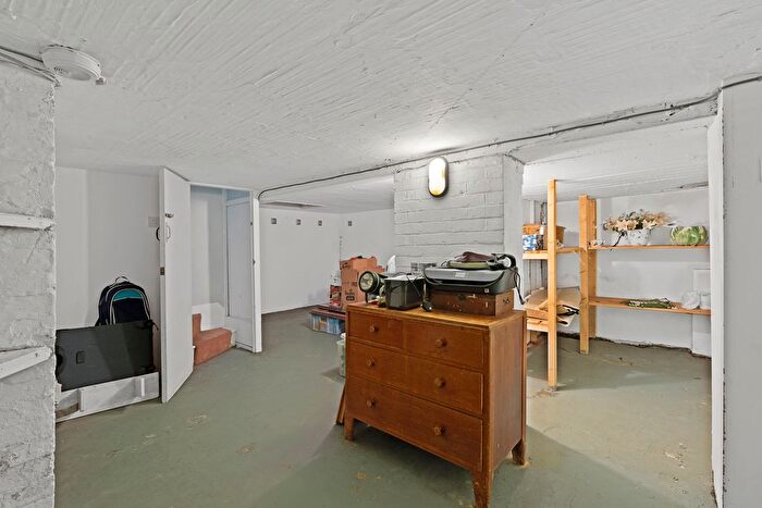 2 Bedroom Flat For Sale In Havelock Road, Warsash, SO31