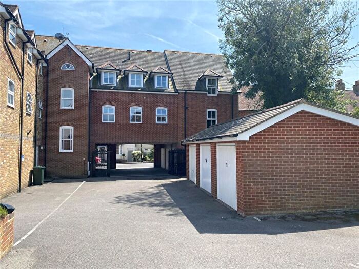 2 Bedroom Apartment For Sale In Priestlands Place, Lymington, Hampshire, SO41