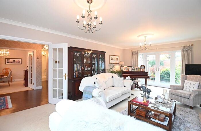 5 Bedroom Detached House For Sale In Broome Close, Kings Bromley, DE13
