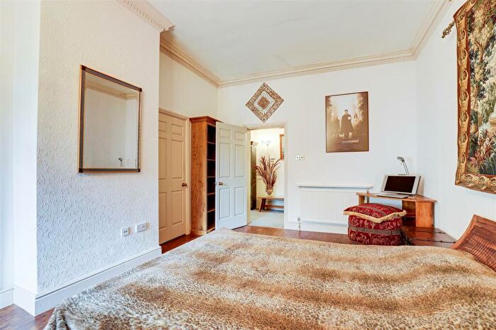 2 Bedroom Apartment For Sale In The Cedars, Sherwood, Nottinghamshire, NG5