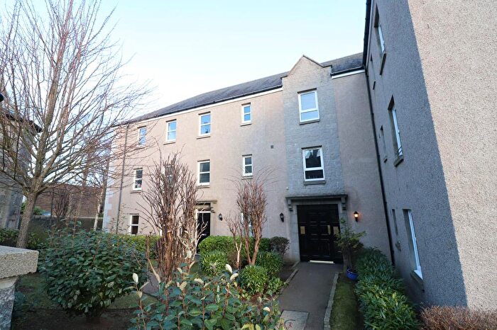 3 Bedroom Flat To Rent In Kings Gate, Aberdeen, AB15