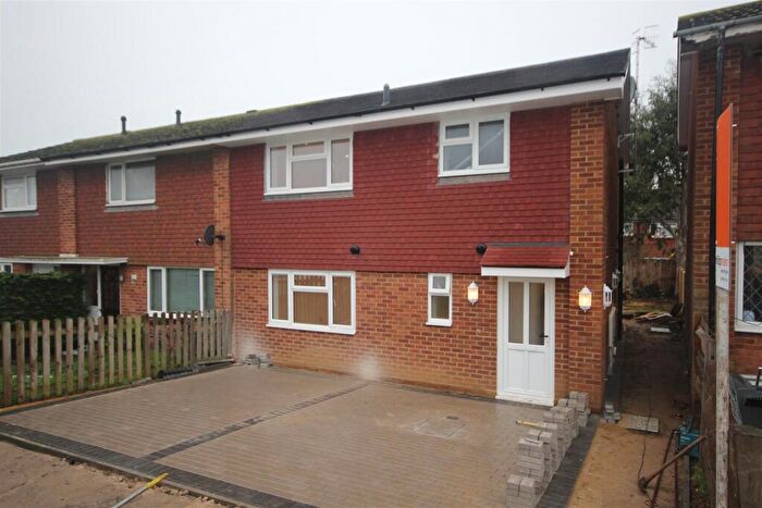 2 Bedroom Flat To Rent In Hythe Crescent, Seaford, BN25
