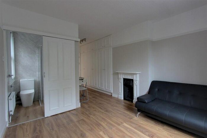 Studio To Rent In Regents Park Road, Finchley Central, N3