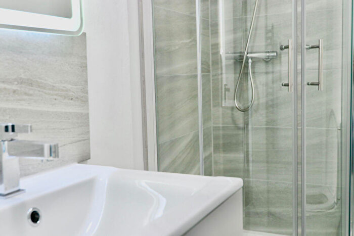 1 Bedroom Flat To Rent In Yeadon, LS19