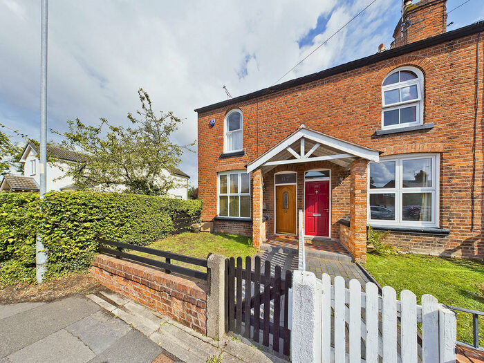 Houses for sale & to rent in CH3 5TR, Neville Drive, Boughton Chester