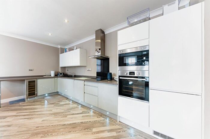 2 Bedroom Apartment For Sale In Liberty Lane, Hull, HU1