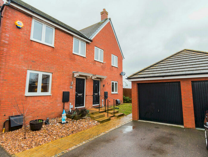 3 Bedroom Semi-Detached House To Rent In Chimney Crescent, Irthlingborough, NN9