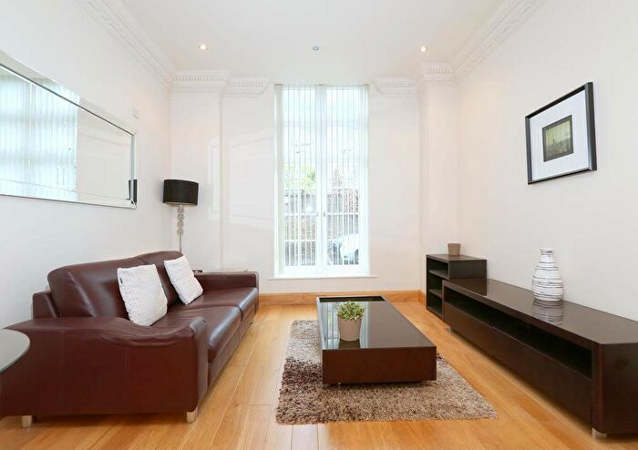 1 Bedroom Flat To Rent In Mulberry Court, Shadwell, E1