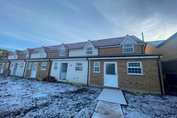 3 Bedroom Property To Rent In Bedford Road, Bedford MK44