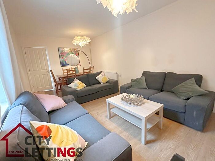 6 Bedroom End Of Terrace House To Rent In Douglas Road, Lenton, NG7
