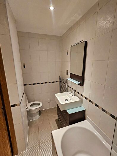 1 Bedroom Flat To Rent In Apartment, Leeds Road, Bradford, BD1