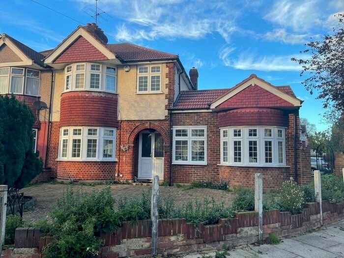 4 Bedroom Semi-Detached House To Rent In Devon Close, Perivale, Greenford, UB6
